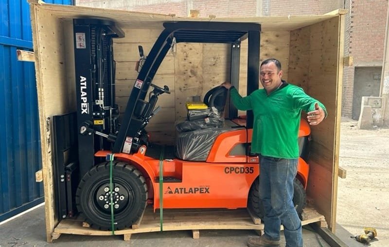 Отзывы перуанских покупателей о вилочном погрузчике ATLAPEX CPCD35 с двигателем Isuzu.