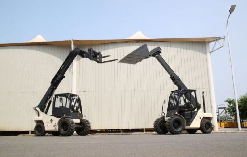 ATF15-45 4WD: переосмысление погрузочно-разгрузочных работ благодаря мощности, точности и безопасности.