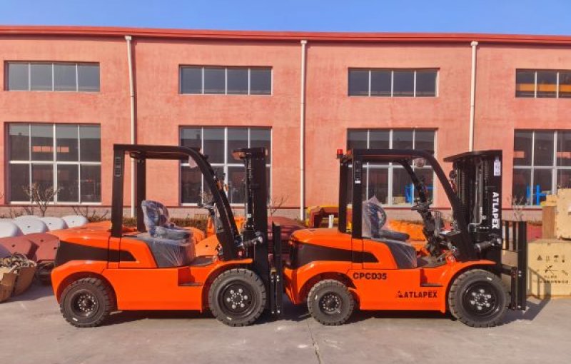 Дизельный вилочный погрузчик ATLAPEX грузоподъемностью 3,5 тонны: завершено производство по заказу клиента.