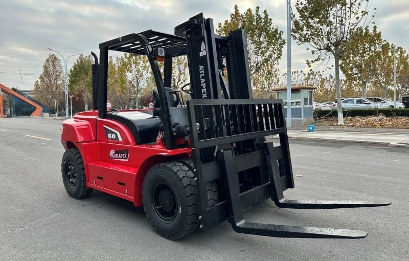 Дизельный вилочный погрузчик ATLAPEX G-Series грузоподъемностью 6 тонн: повышенная производительность, долговечность и комфорт для оператора.