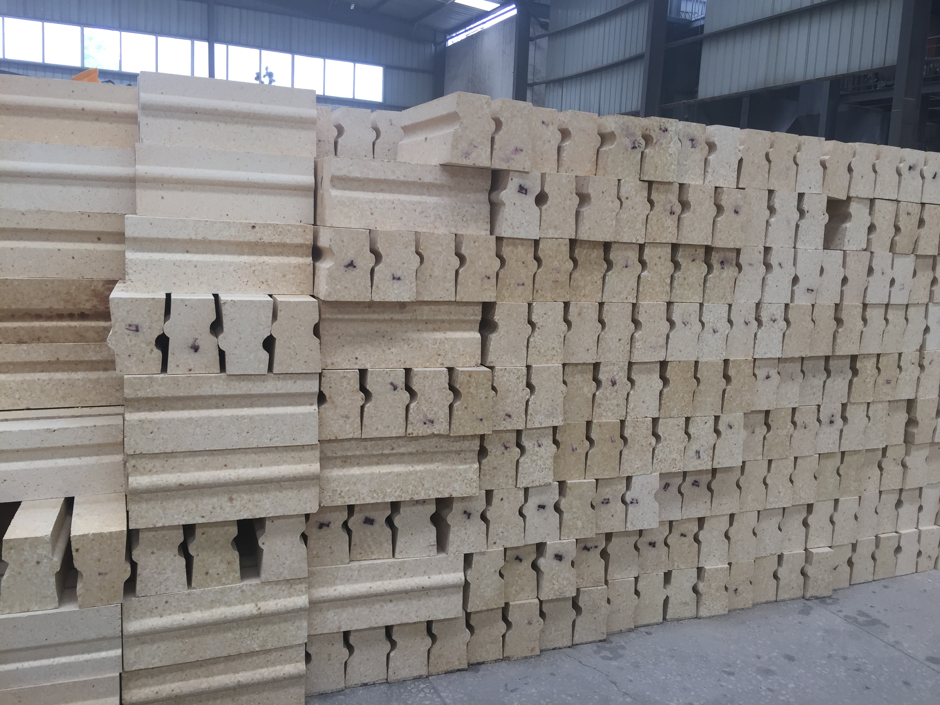 Огнеупорный кирпич из глинозема