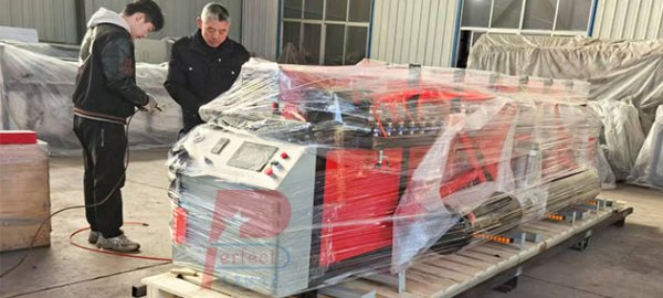 Автоматический сварочный аппарат для листового пластика популярен в России