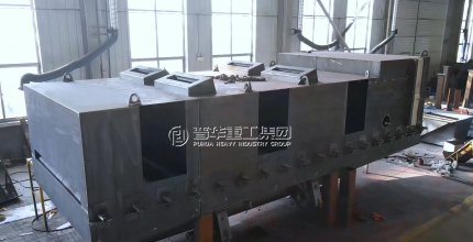 Компания Qingdao Puhua Heavy Industry становится центром высокотехнологичного производства, создавая специализированное оборудование для предварительной обработки стальных листов методом дробеструйной обработки для ветроэнергетики и судостроения