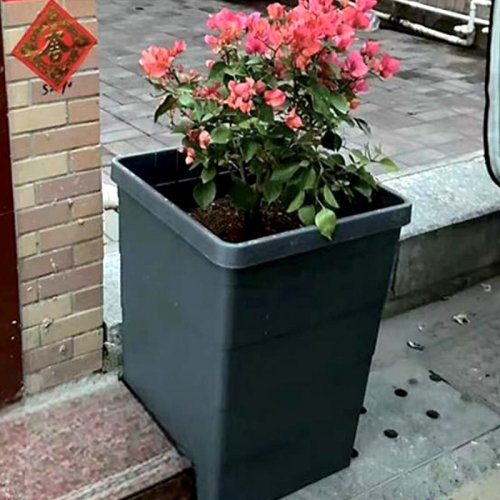 Пластиковый цветочный горшок