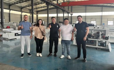 Российские покупатели посетили компанию YINGZHUO для осмотра продукции.