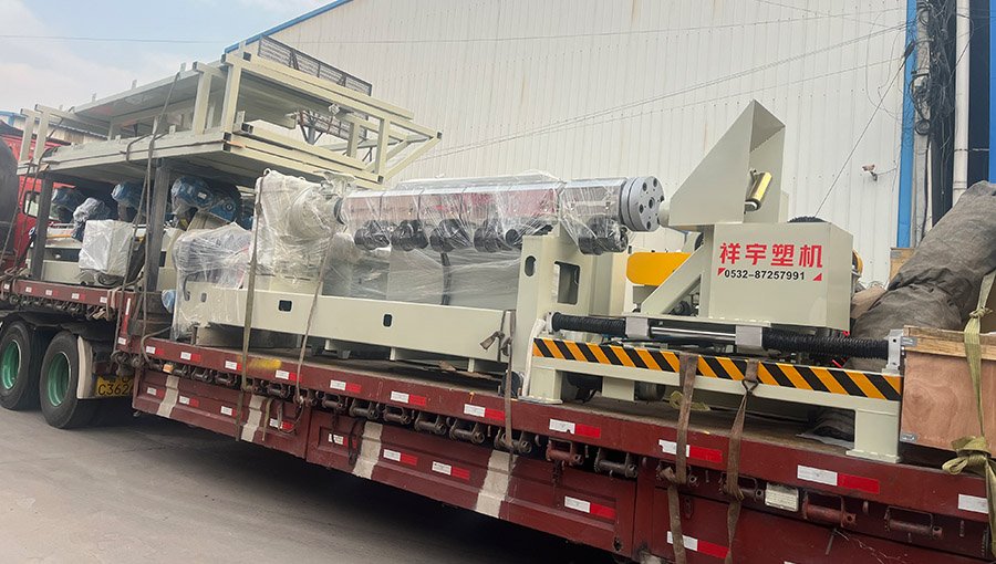 Линия по производству антикоррозийных стальных труб 3PE отправлена в Кыргызстан