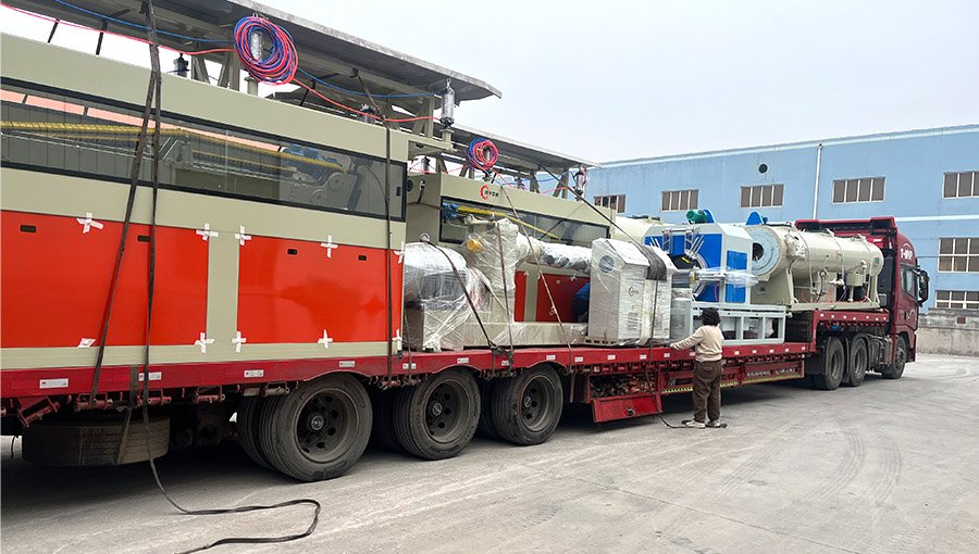 Линия по производству труб с наружной теплоизоляцией диаметром 100–600 мм отправлена ​​в Казахстан