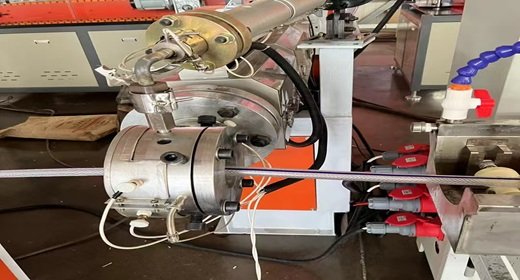 линия для производства Шланг ПВХ поливочный трехслойный армированный нитью