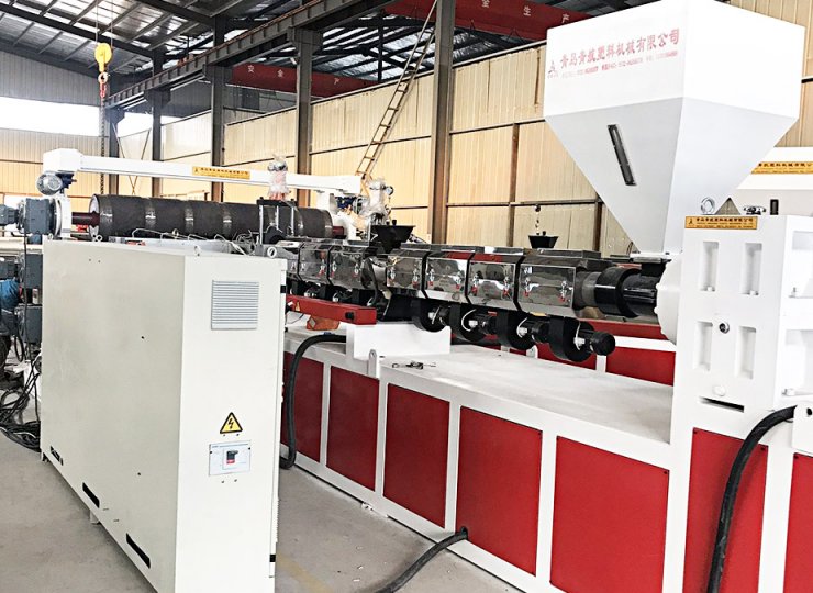 Машина для экструдера для производства пластиковых листов из ТПЭ для автомобильных ковриков