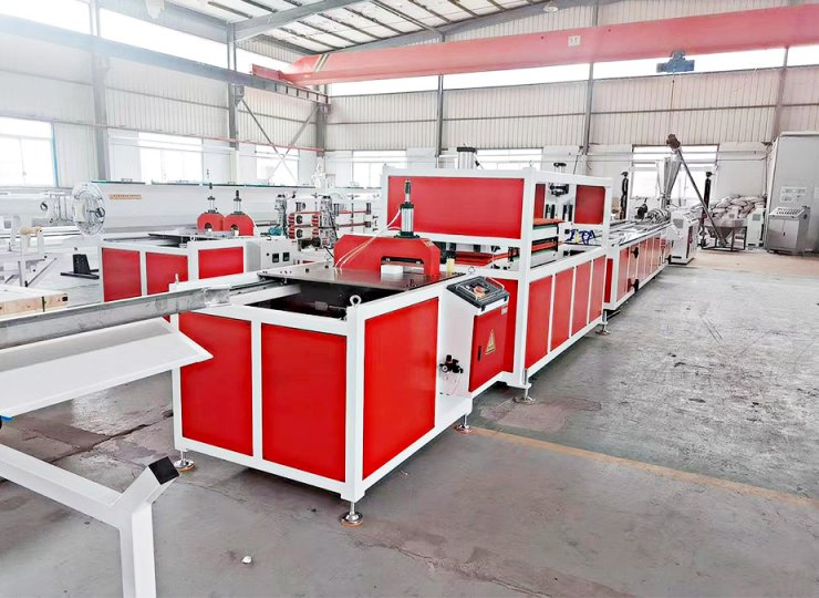 Автоматическая машина для производства ПВХ-профилей