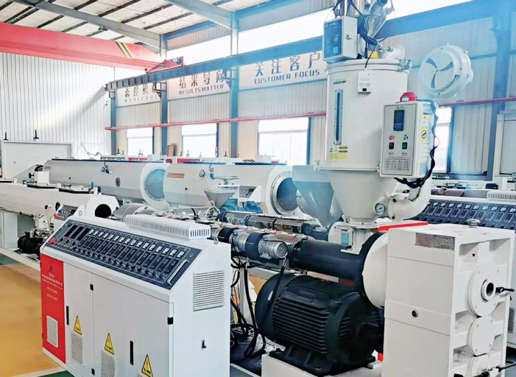 Замена цементных, чугунных и стальных труб. Линия по производству пластиковых труб из ПНД.