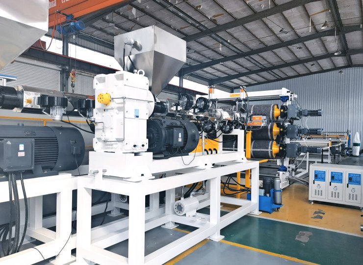 Линия экструзии ПВХ-панелей