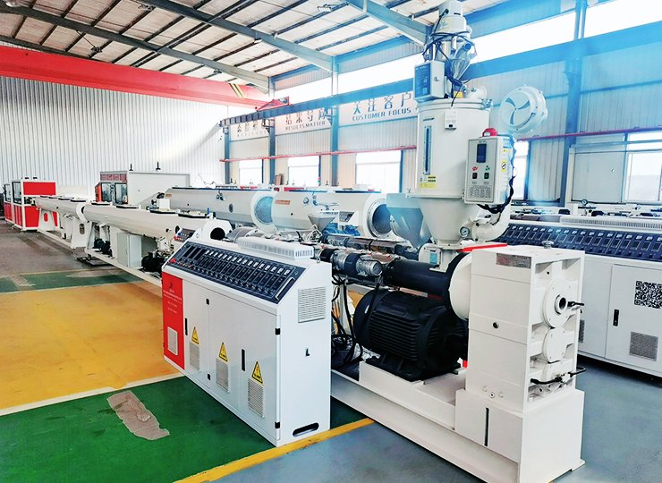 Линия экструзии труб из ПЭ/ПП – высокоскоростное производство для систем водоснабжения, канализации и промышленных трубопроводов