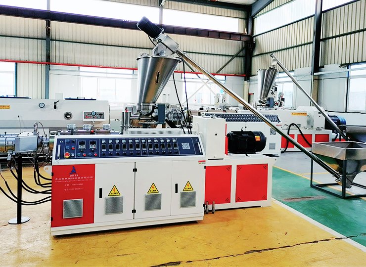 Высокоскоростная линия по производству двухслойных труб из ПВХ — эффективное решение для трубопроводов малого диаметра