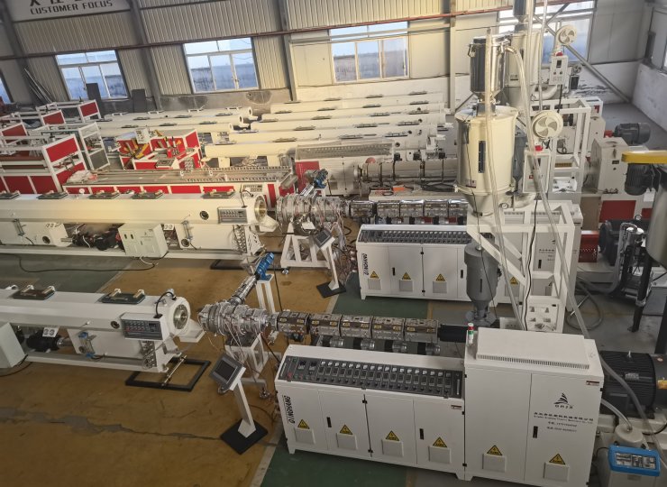 Машина для производства труб из полиэтилена высокой плотности для защиты кабеля