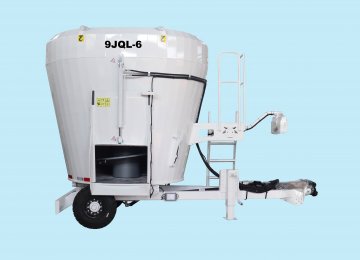 Прицепной одношнековый смеситель для полнорационной кормовой смеси (TMR)