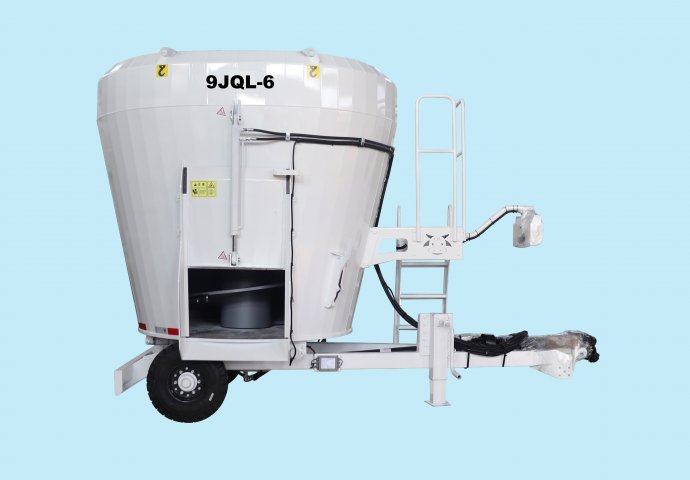 Прицепной одношнековый смеситель для полнорационной кормовой смеси (TMR)