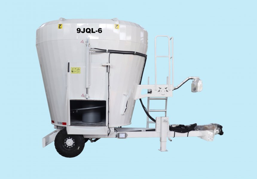 Прицепной одношнековый смеситель для полнорационной кормовой смеси (TMR)
