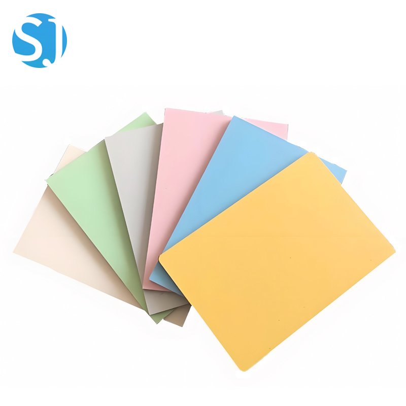 Декоративная стеновая панель однотонного цвета с предварительным покрытием