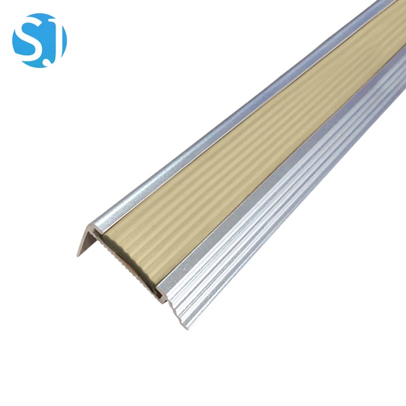 Противоскользящая накладка на ступеньки из ПВХ D40