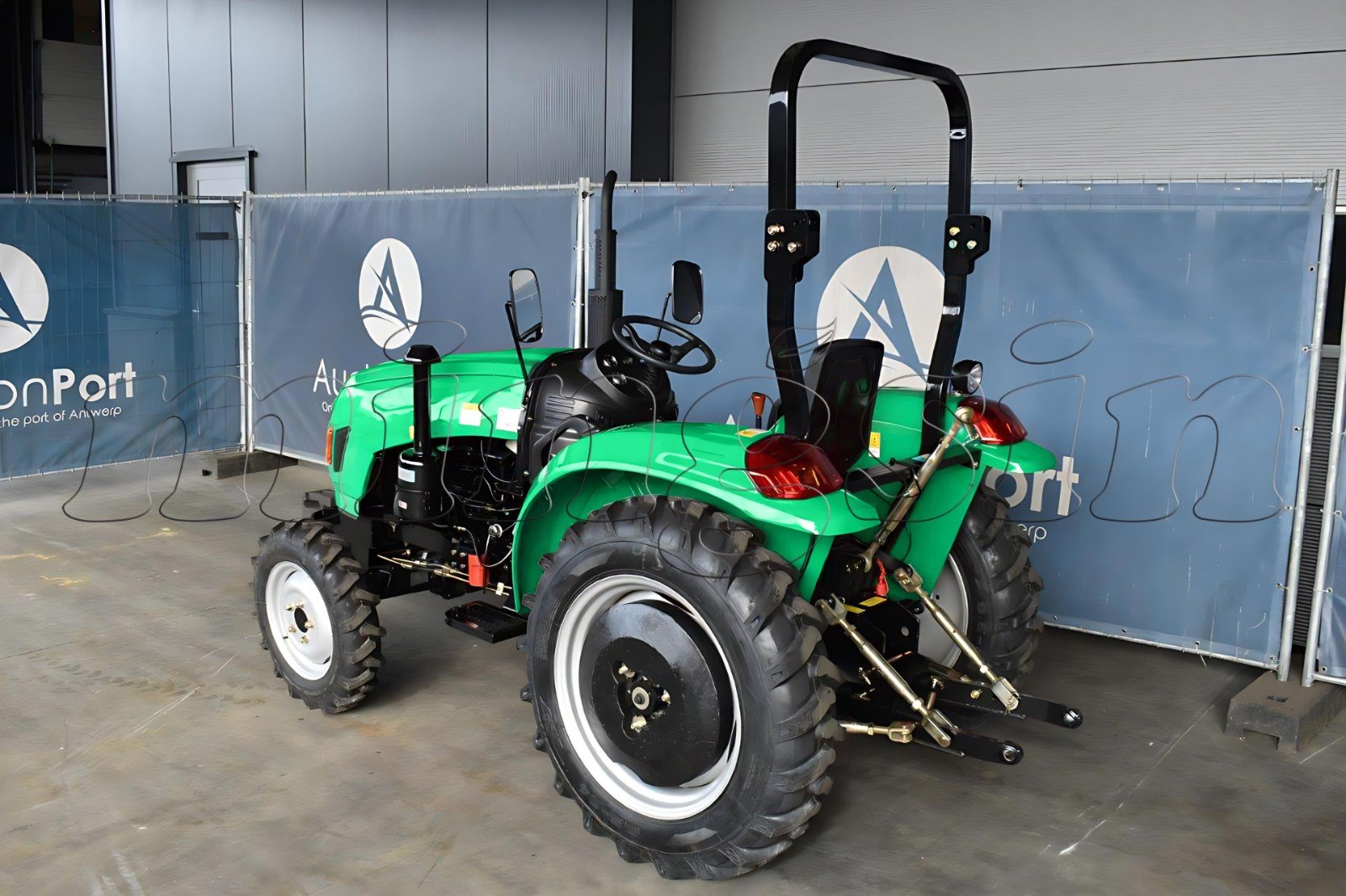 Tractor MX304-Y-2