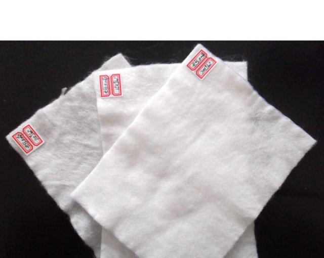 Наука о ‘ощущении" фильтровальной ткани: как процесс обработки поверхности определяет способность пыли отслаиваться?