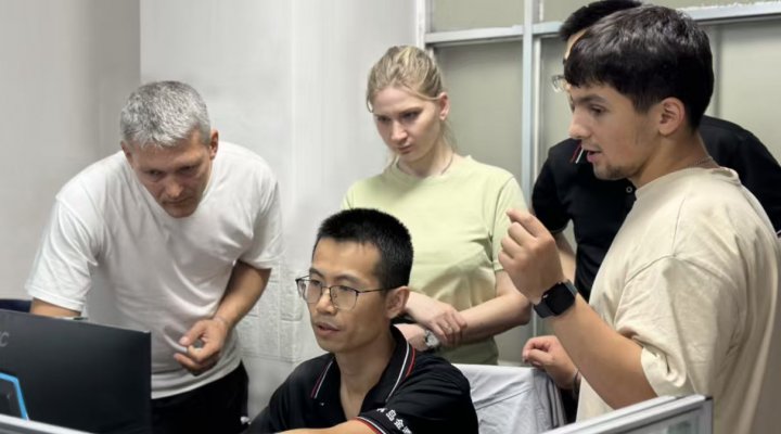 Визит европейских клиентов для обсуждения высокоточных решений в области автомобильных труб