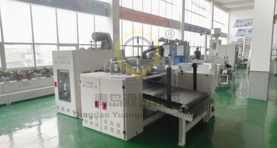 Китайская компания Yuanquan (QDYQ) представила в Польше свою «миниатюрную инновационную модель из нетканого материала».