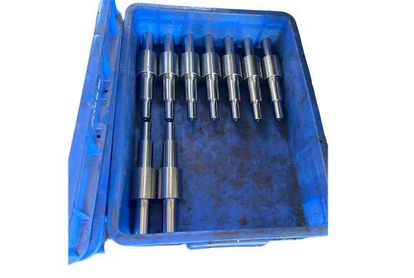 Ступенчатый металлический вал, промышленный штифт