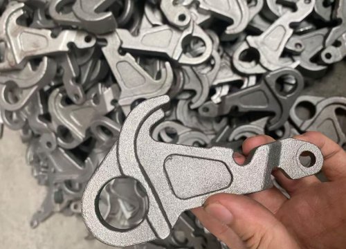 Нижний крюк тяги трактора