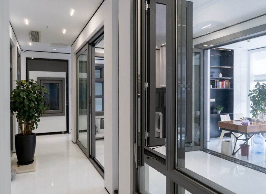 Алюминиевые оконные и дверные профили