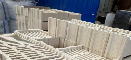 Процесс обжига огнеупорных кирпичей: загрузка печи, обжиг и выгрузка