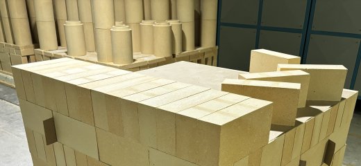 Как огнеупорные кирпичи из шамотной глины решают проблему коррозии в сталеплавильных печах (экономьте 40% на ремонте)