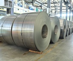 Крупный план кромки кремнистой стали HiB-23/95