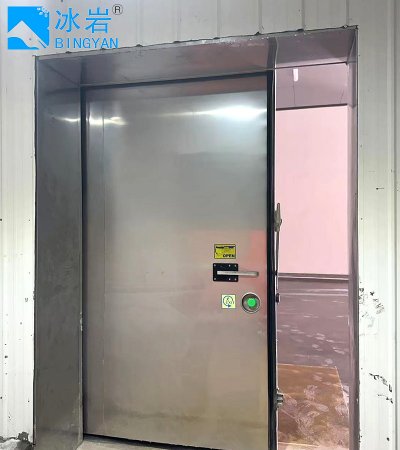 Дверь холодильной камеры Распашная дверь Walk In Coolers Двери Китайская фабрика Поставка