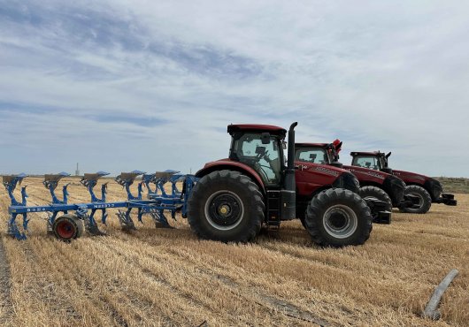 Третий совместный тур компаний Leken Ploughs и Caise New Holland Tractors успешно завершился в городе Куйтунь, провинция Синьцзян.