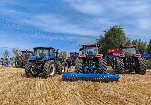 Второй совместный тур компаний Leken Ploughs и Caise New Holland Tractors успешно завершился в городе Боле, провинция Синьцзян.