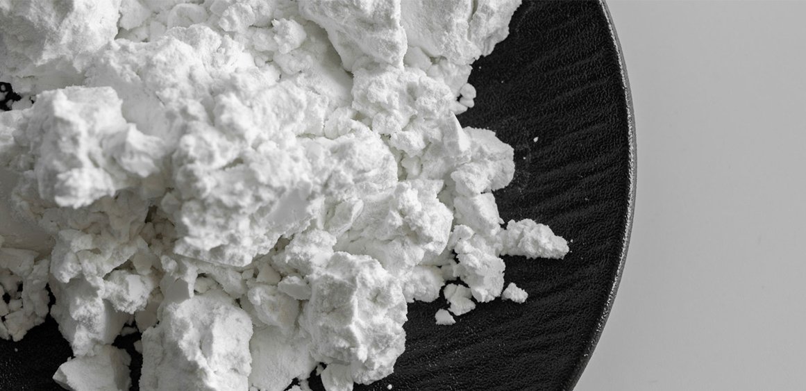 Фильтрующий материал из диатомита, прокаленного флюсом