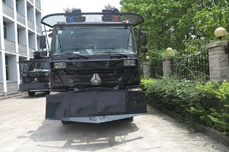 Водометная машина HOWO для полиции по борьбе с беспорядками