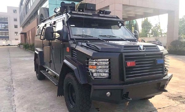 Транспортное средство для перевозки личного состава APC 4X4