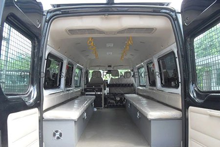 Автомобиль для перевозки полицейских войск Ford