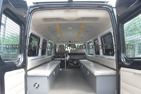 Бронетранспортер для патрулирования в условиях массовых беспорядков