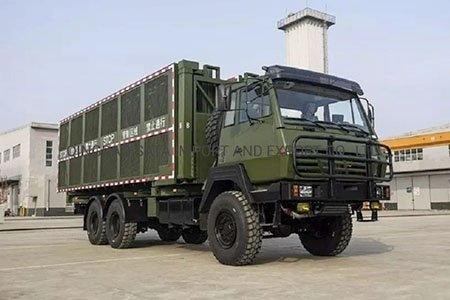 Многофункциональный автомобиль для разгона беспорядков с барьерами