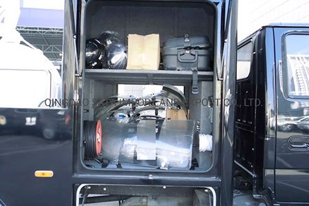 Специальный автомобиль для сноса зданий с удаленным взрывом