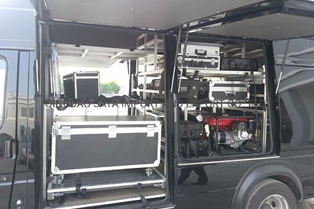 Специальный автомобиль для сноса зданий с удаленным взрывом