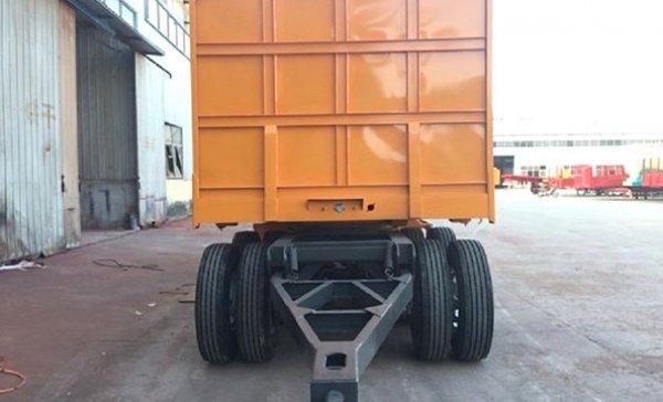 Высококачественный прицеп для перевозки бревен с плоской платформой и полной загрузкой