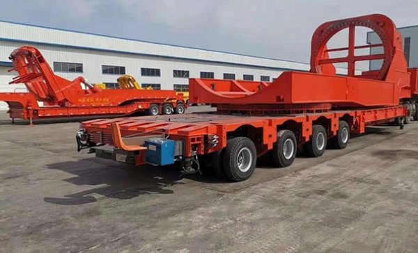 Низкорамный гидравлический полуприцеп для транспортировки лопастей ветряных турбин