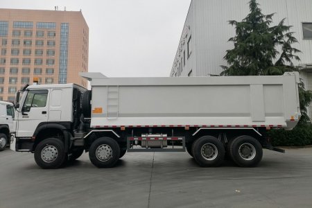 Самосвал Sinotruk HOWO 8x4