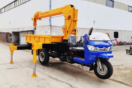 New Design Mobile Hydraulic Lifting Equipment 3 Ton Small Telescopic Boom Three Wheeled Cab Truck Mounted Crane (13) - 副本