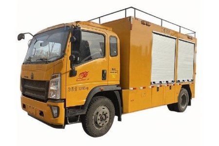 Highway rescue truck, fire rescue vehicle with accompanying crane, rescue vehicle (3)